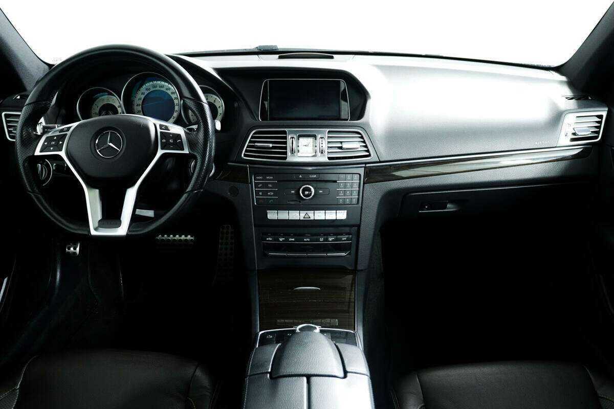 Б/У Мерседес-Бенц Е-Класс 2015 года. Фото: #9