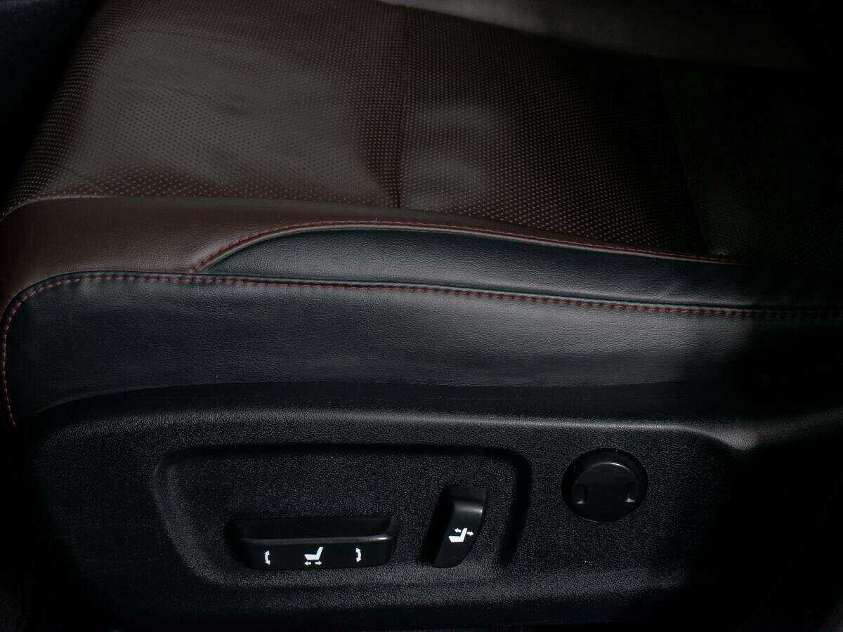 Б/У Лексус Р-Икс 2016 года. Фото: #16