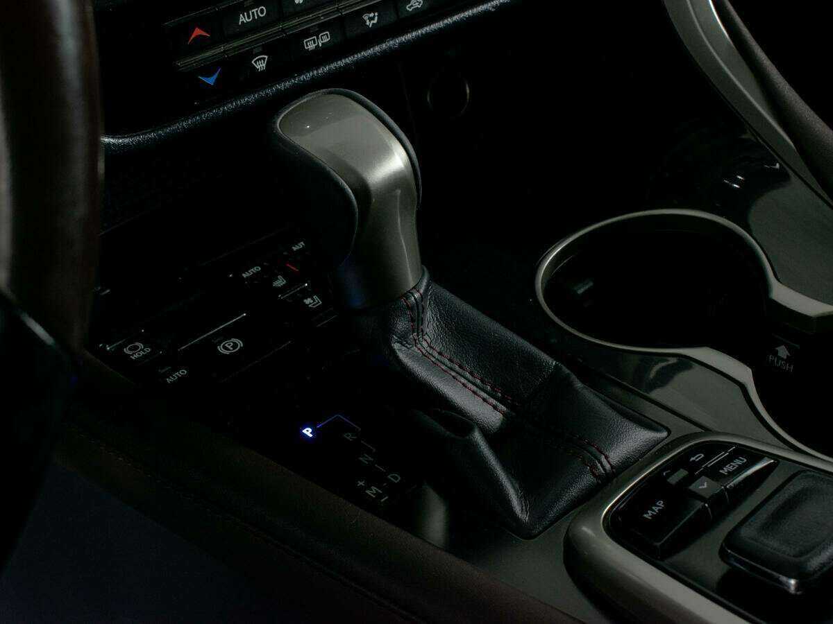 Б/У Лексус Р-Икс 2016 года. Фото: #20