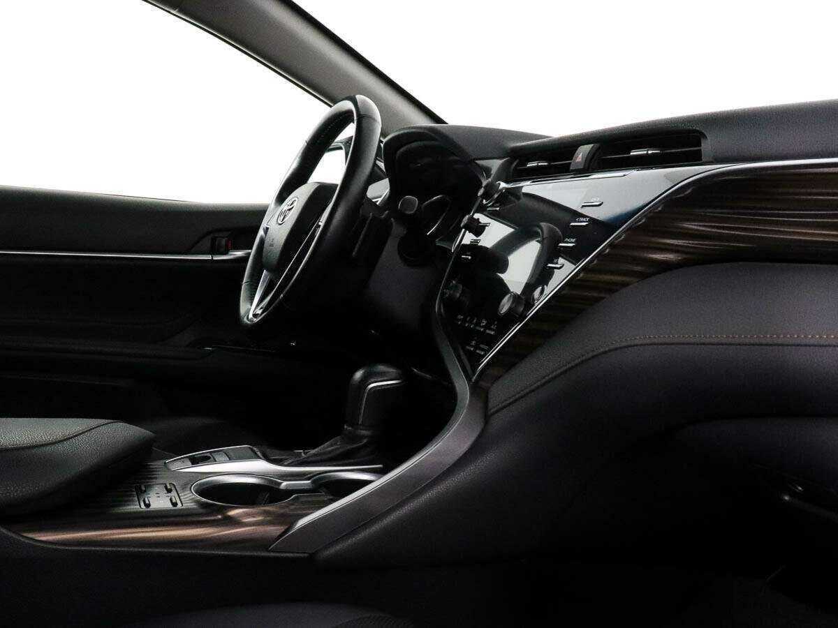 Б/У Тойота Камри 2018 года. Фото: #5