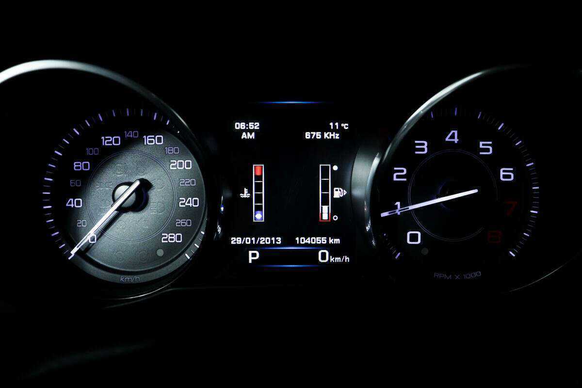 Б/У Ягуар ИксЕ 2015 года. Фото: #9