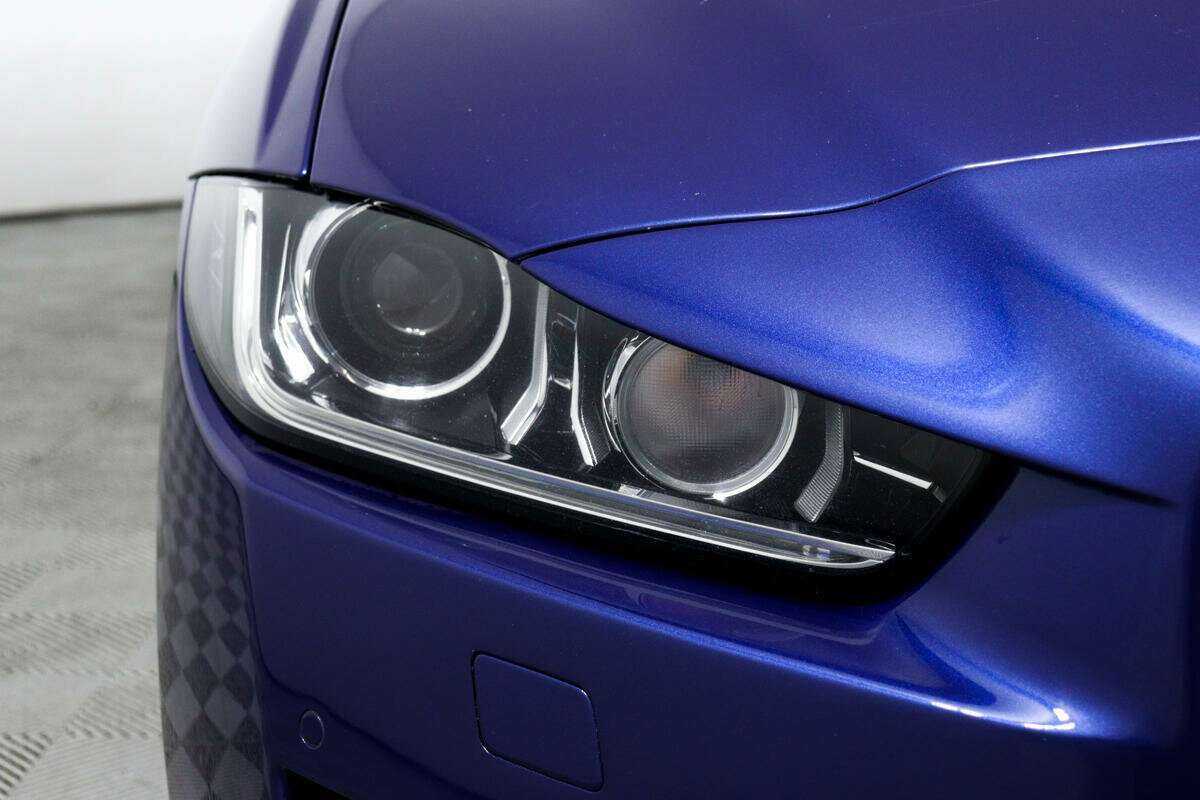 Б/У Ягуар ИксЕ 2015 года. Фото: #14