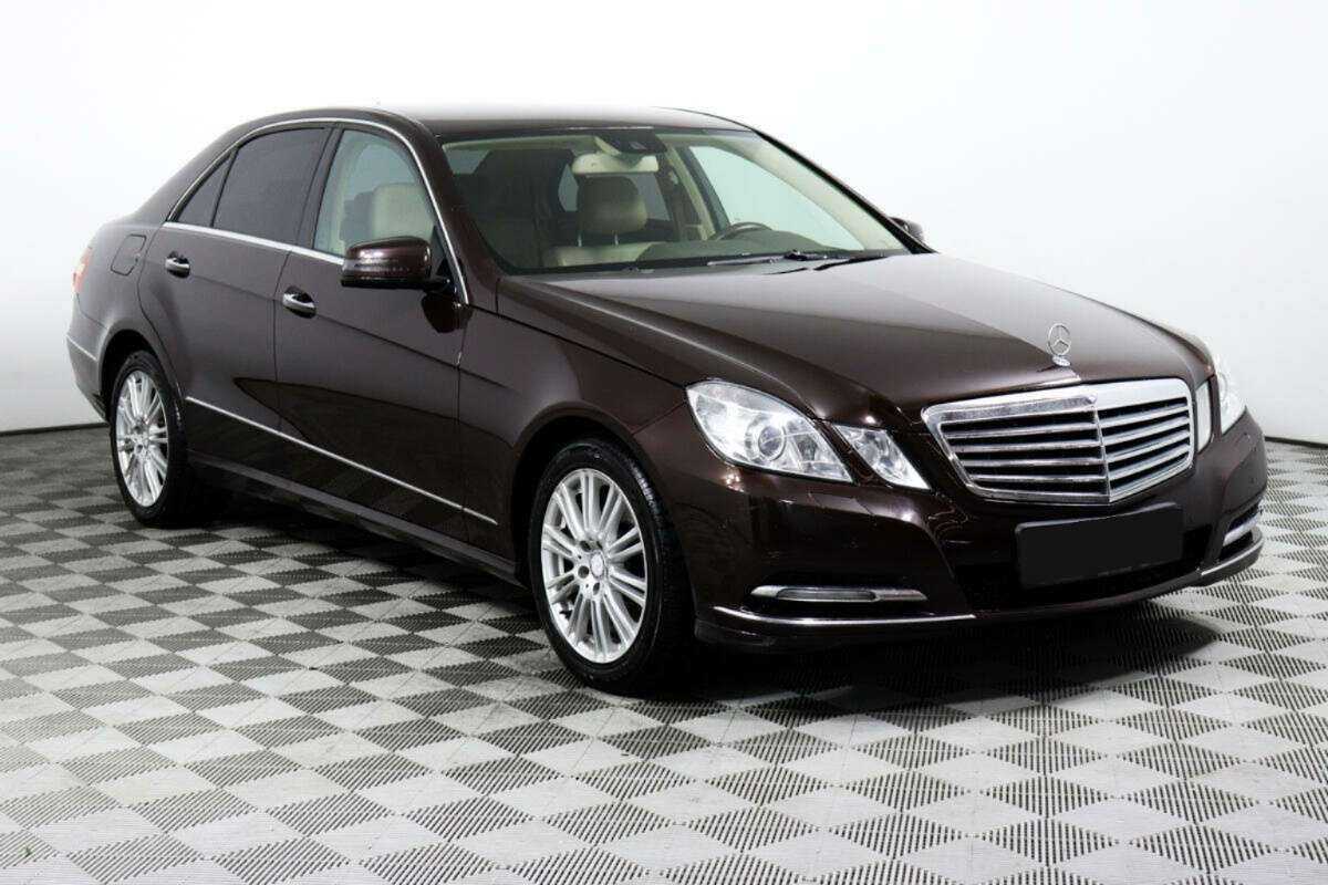 Б/У Мерседес-Бенц Е-Класс 2011 года. Фото: #2