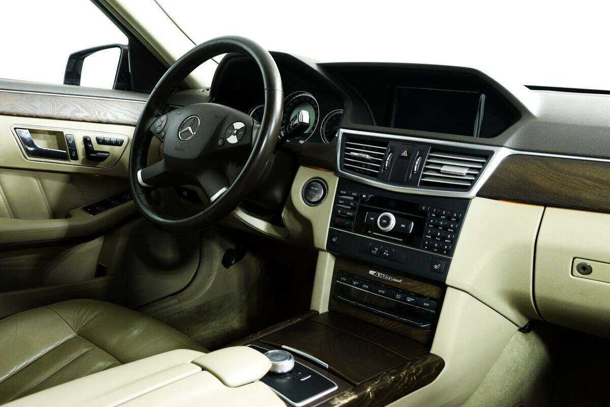 Б/У Мерседес-Бенц Е-Класс 2011 года. Фото: #7