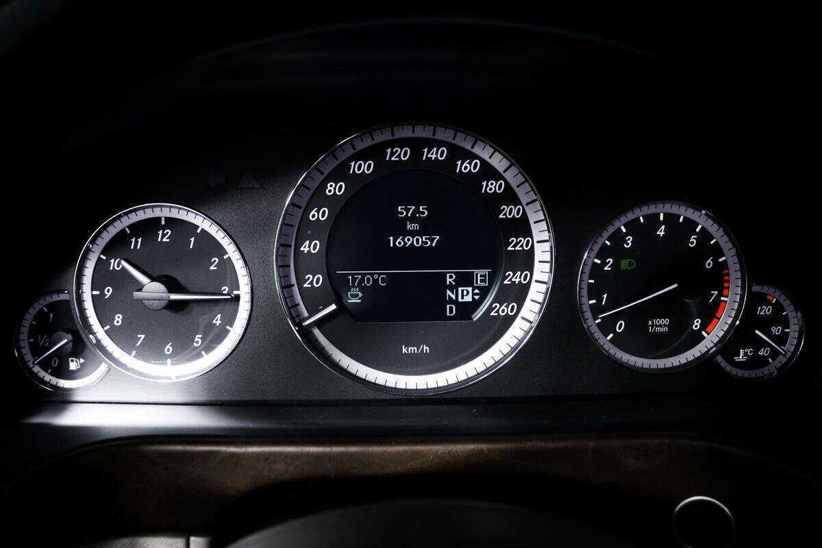 Б/У Мерседес-Бенц Е-Класс 2011 года. Фото: #8