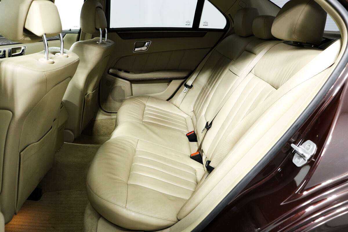 Б/У Мерседес-Бенц Е-Класс 2011 года. Фото: #10