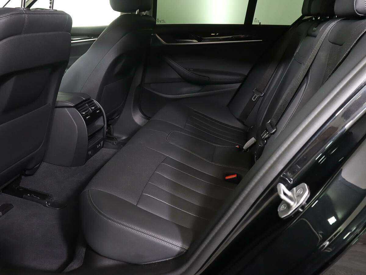 Б/У БМВ 5 серии 2021 года. Фото: #8