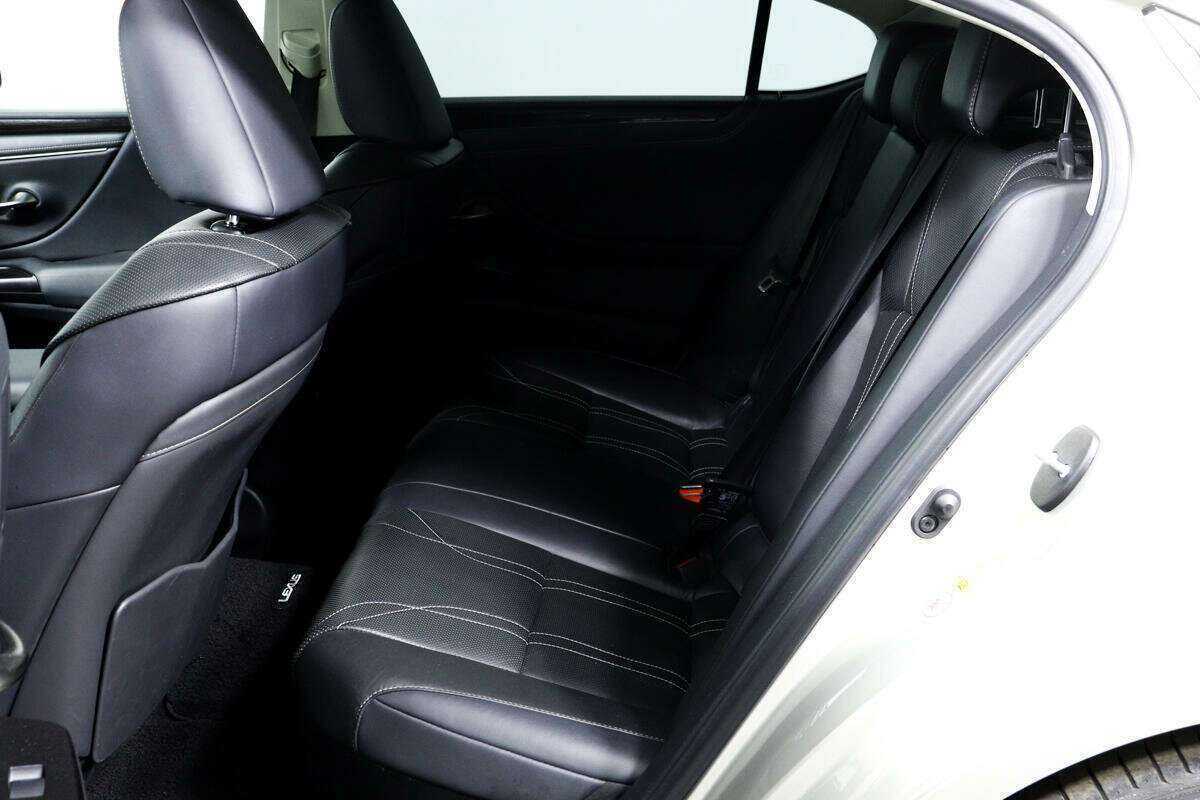 Б/У Лексус ЕС 2018 года. Фото: #11