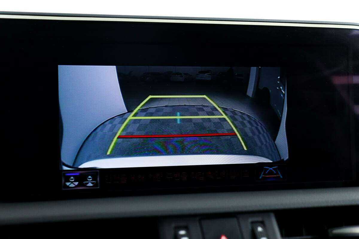 Б/У Лексус ЕС 2018 года. Фото: #13