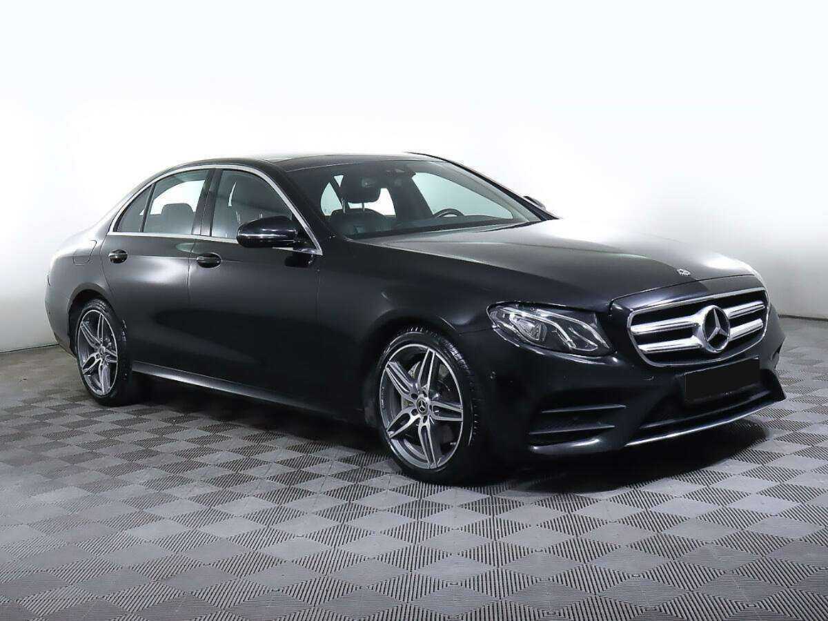 Б/У Мерседес-Бенц Е-Класс 2017 года. Фото: #1