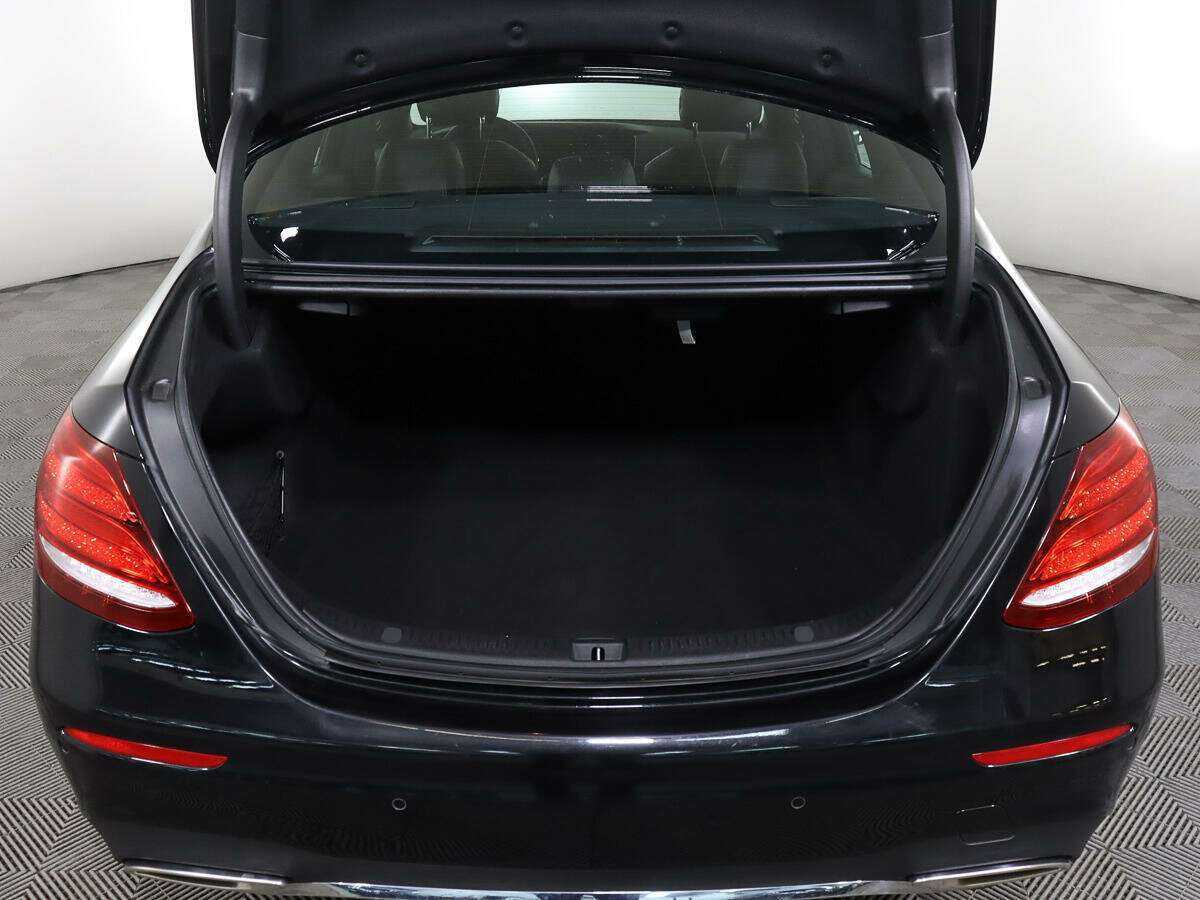 Б/У Мерседес-Бенц Е-Класс 2017 года. Фото: #7