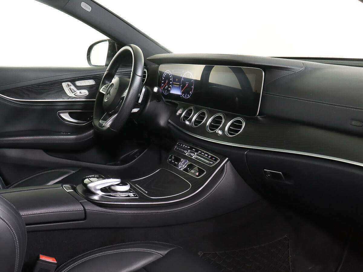 Б/У Мерседес-Бенц Е-Класс 2017 года. Фото: #8