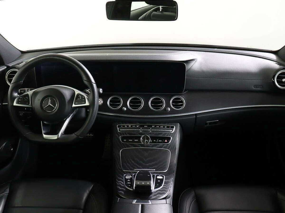 Б/У Мерседес-Бенц Е-Класс 2017 года. Фото: #11