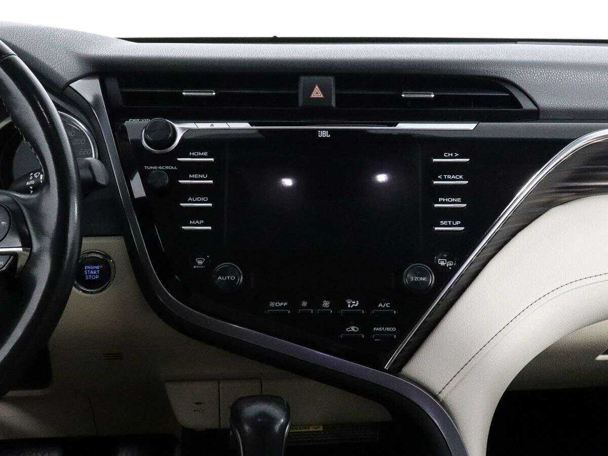 Б/У Тойота Камри 2018 года. Фото: #10