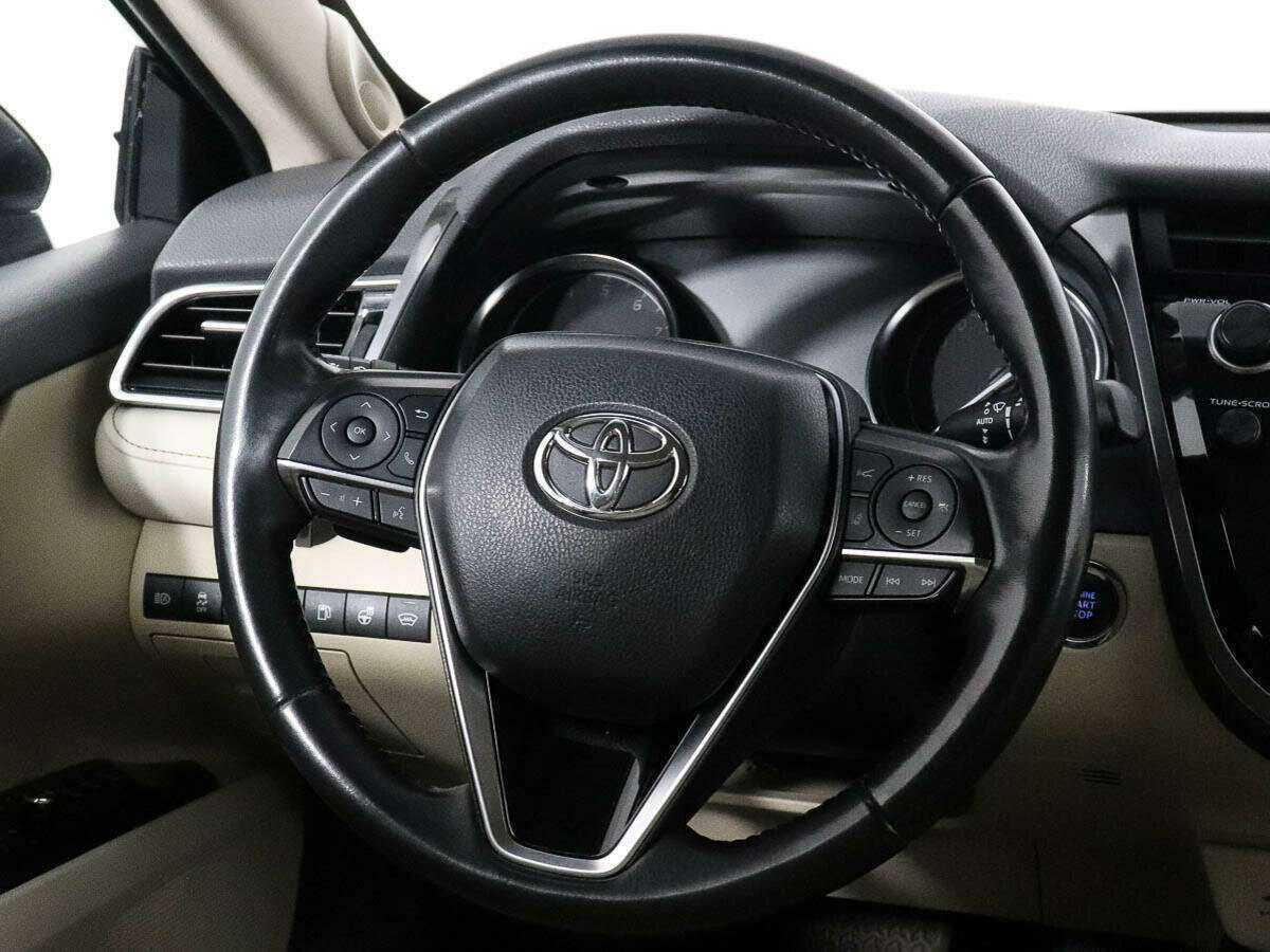 Б/У Тойота Камри 2018 года. Фото: #11