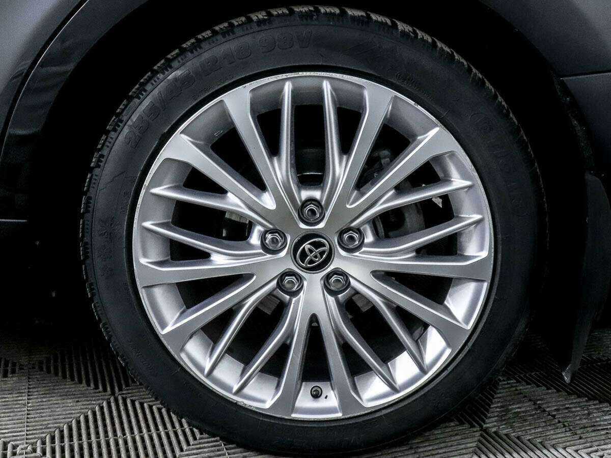 Б/У Тойота Камри 2018 года. Фото: #12