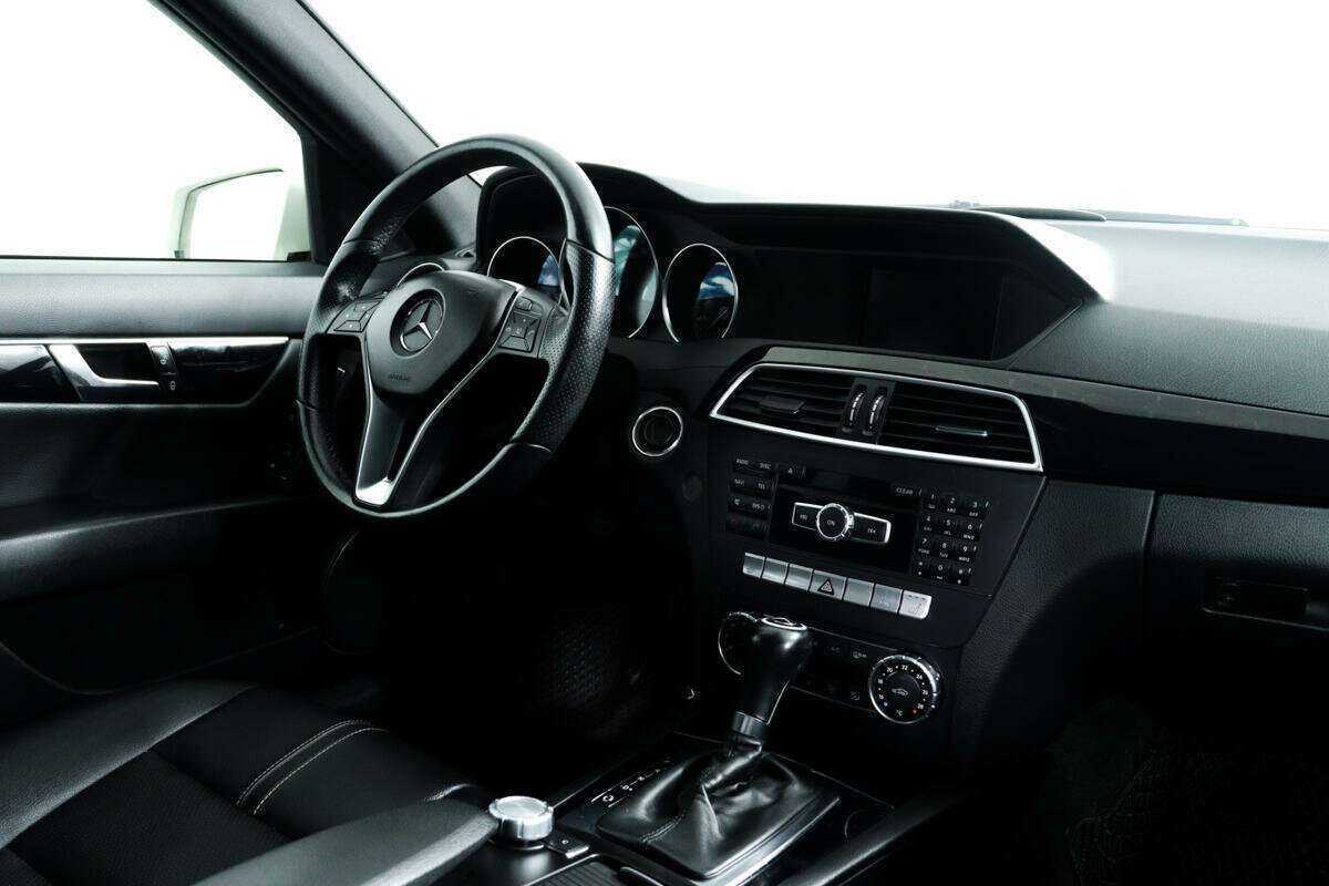 Б/У Мерседес-Бенц Ц-Класс 2011 года. Фото: #8