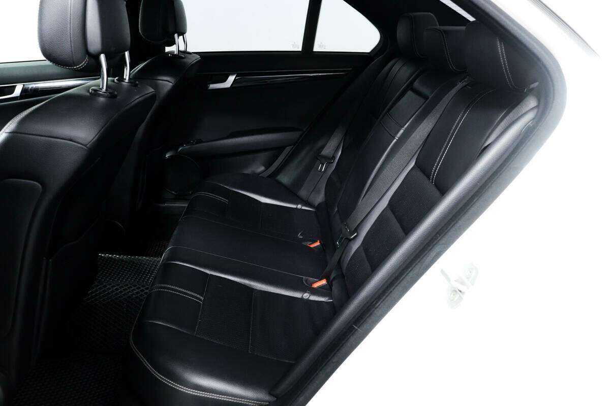 Б/У Мерседес-Бенц Ц-Класс 2011 года. Фото: #11