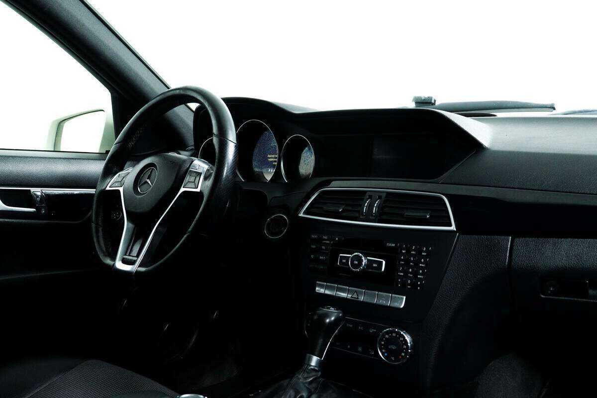 Б/У Мерседес-Бенц Ц-Класс 2011 года. Фото: #8