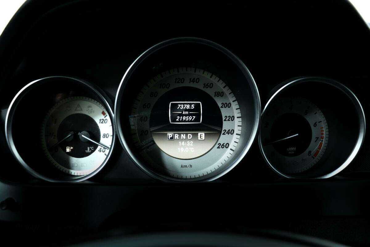 Б/У Мерседес-Бенц Ц-Класс 2011 года. Фото: #9