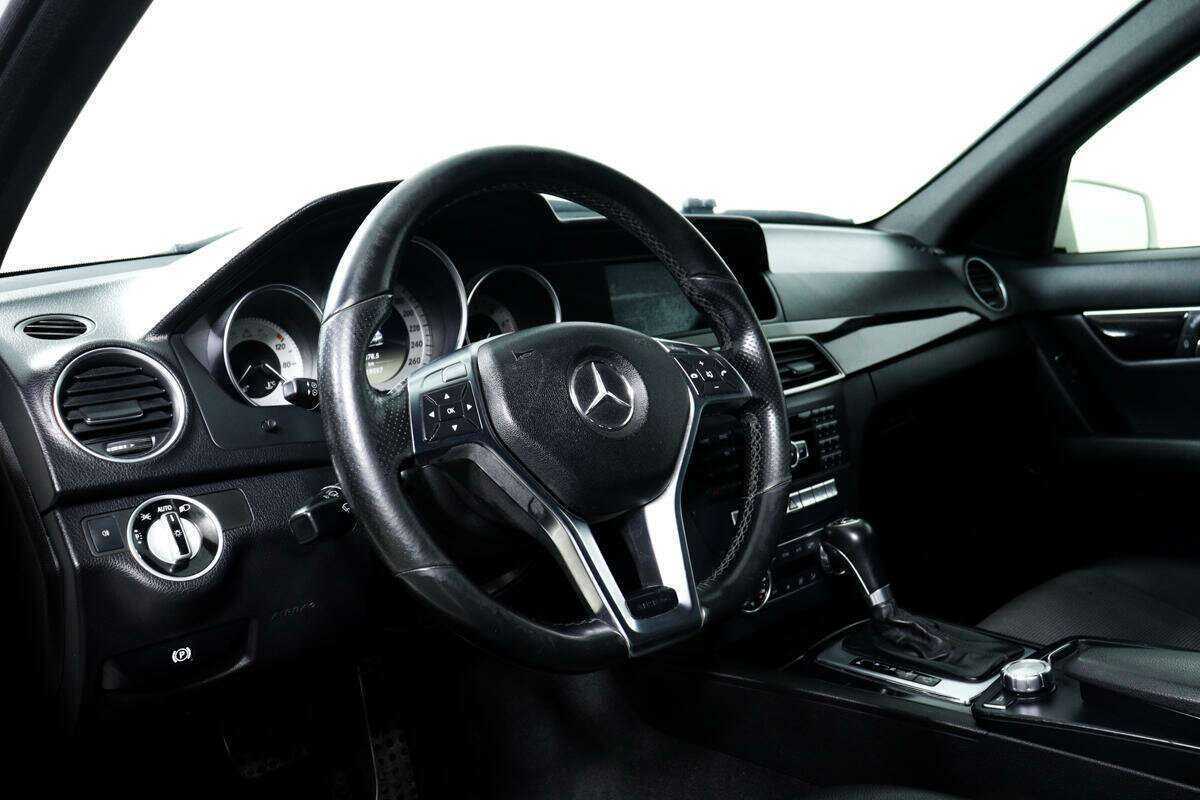 Б/У Мерседес-Бенц Ц-Класс 2011 года. Фото: #12