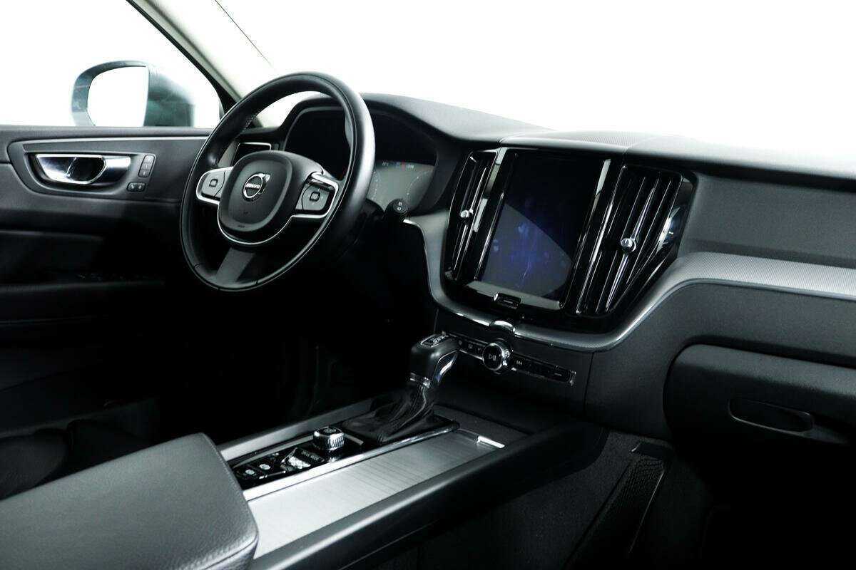 Б/У Вольво ИксЦ60 2018 года. Фото: #8