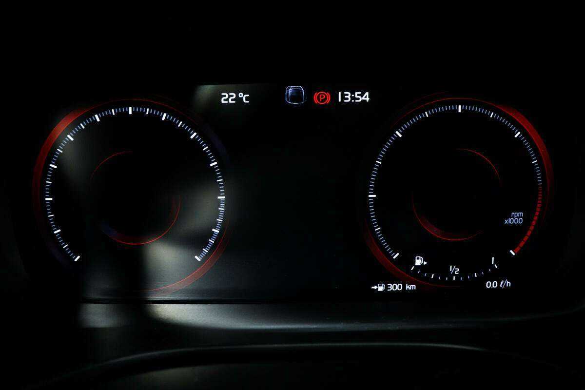 Б/У Вольво ИксЦ60 2018 года. Фото: #9