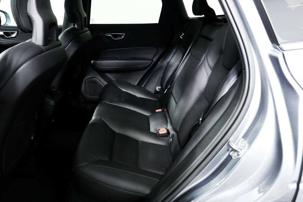 Б/У Вольво ИксЦ60 2018 года. Фото: #11