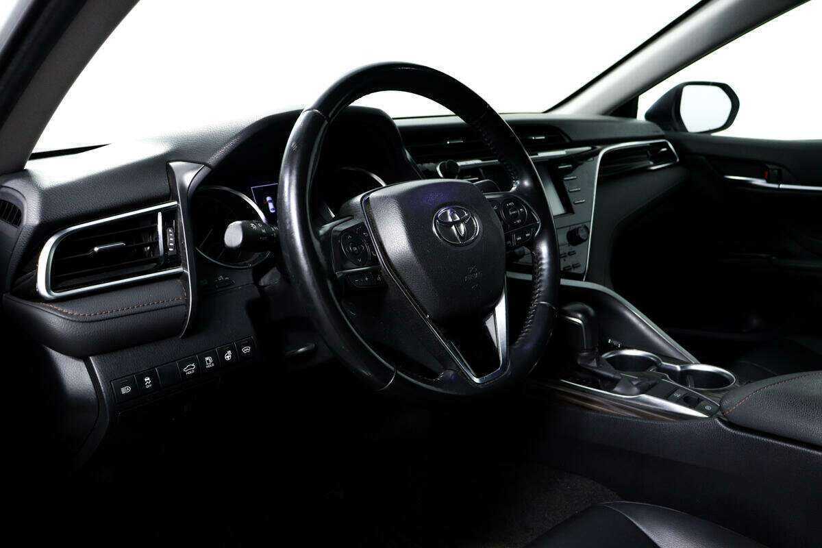 Б/У Тойота Камри 2019 года. Фото: #12