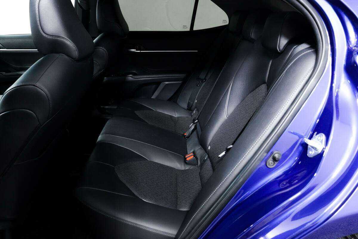 Б/У Тойота Камри 2021 года. Фото: #11