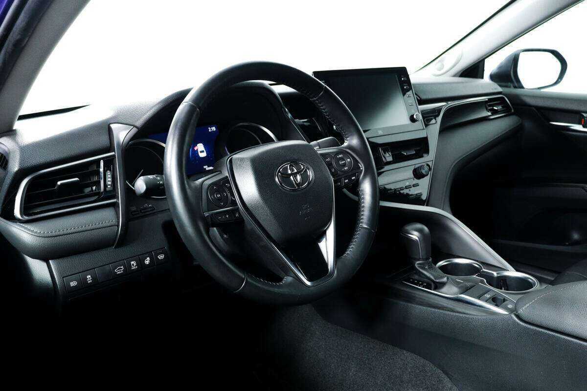 Б/У Тойота Камри 2021 года. Фото: #12