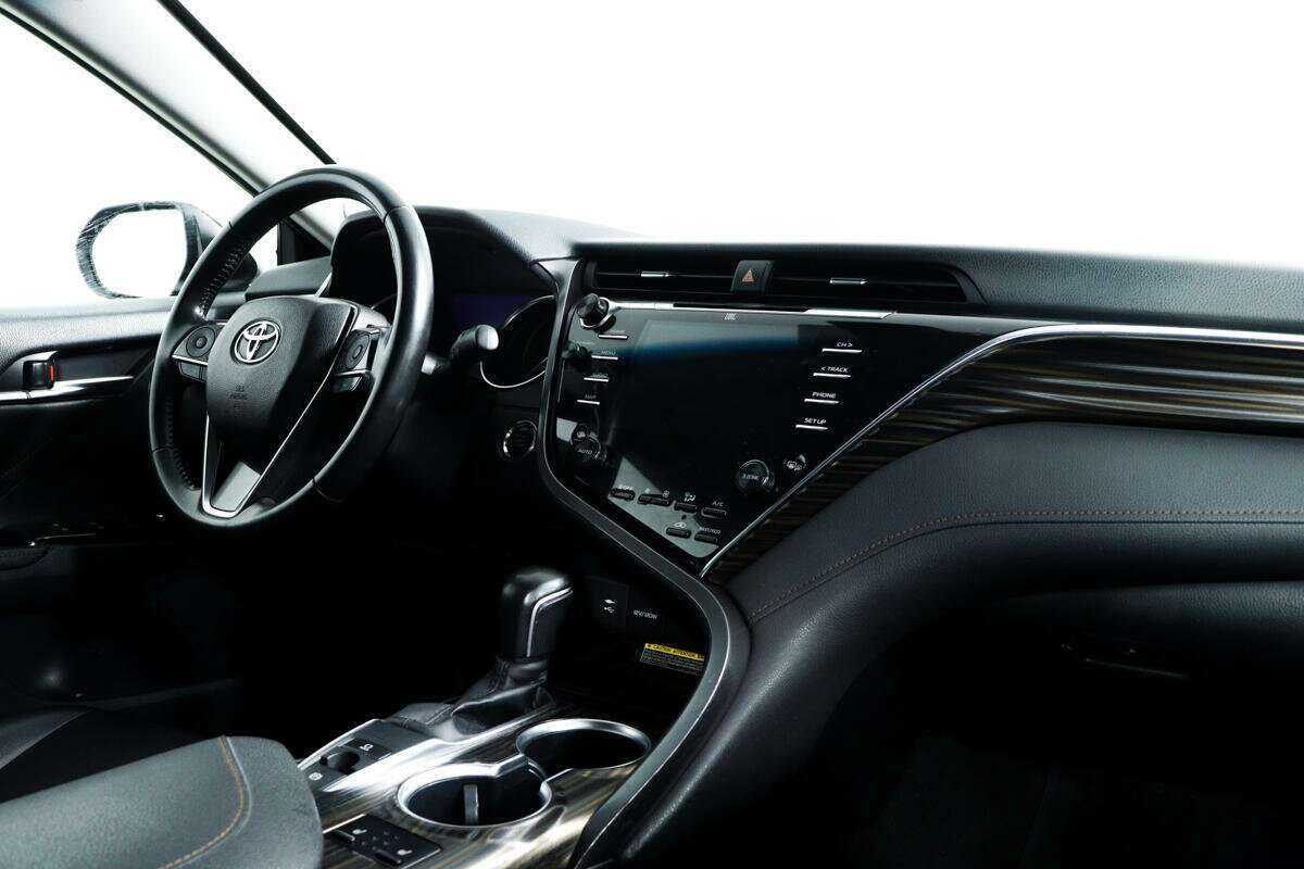 Б/У Тойота Камри 2018 года. Фото: #8