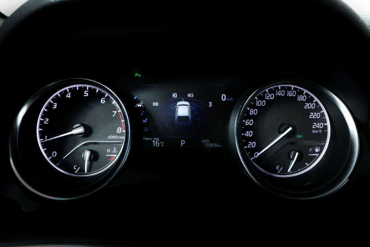 Б/У Тойота Камри 2018 года. Фото: #9