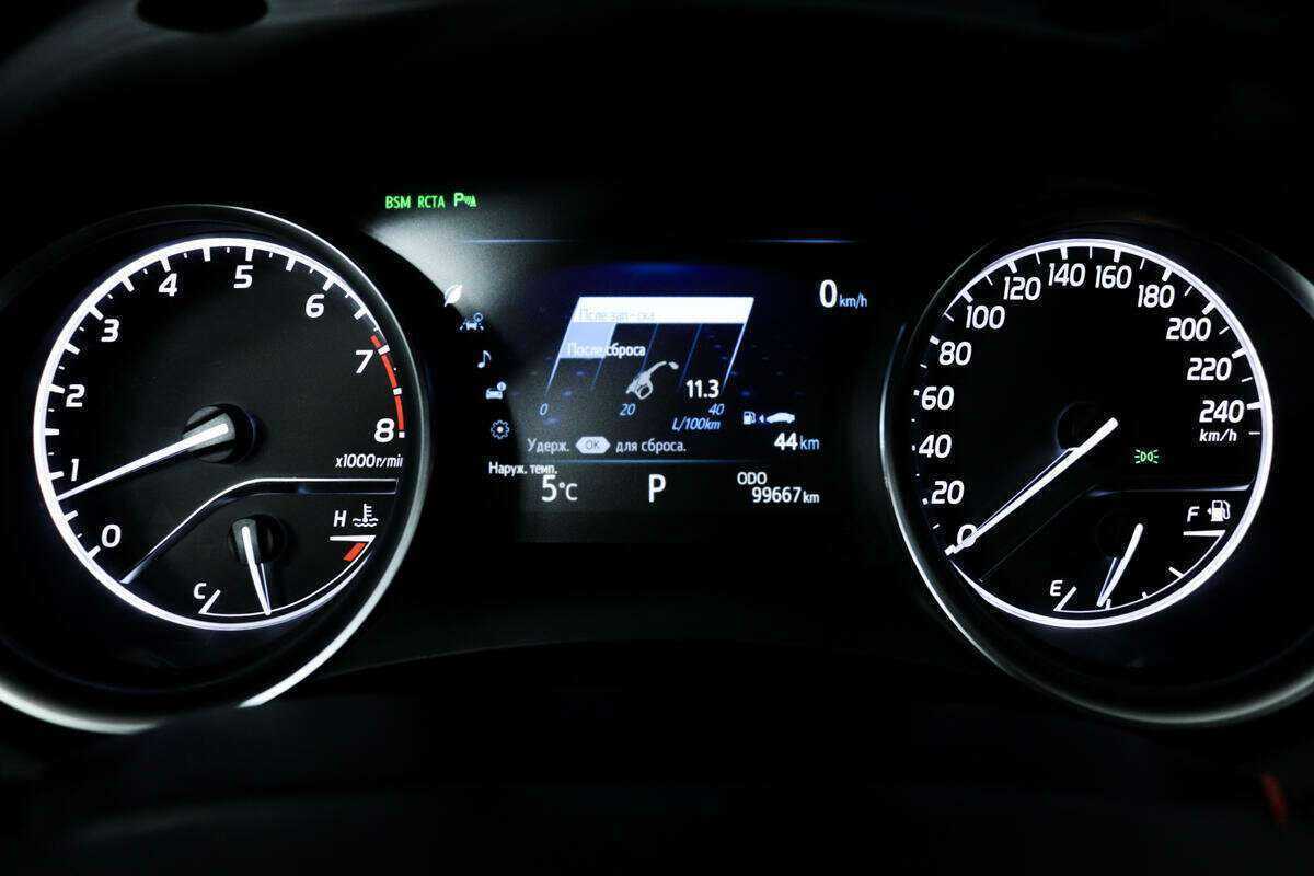 Б/У Тойота Камри 2018 года. Фото: #9