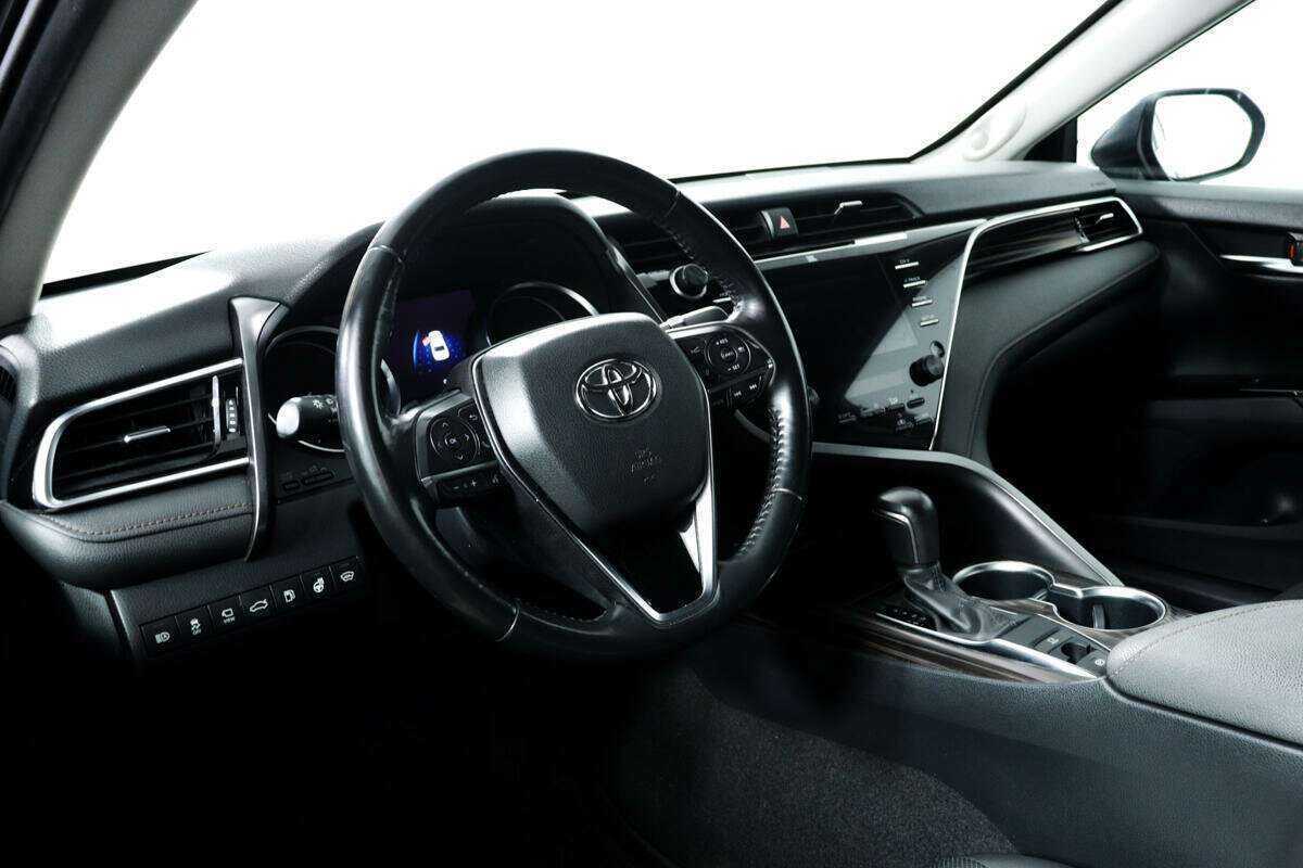 Б/У Тойота Камри 2018 года. Фото: #12