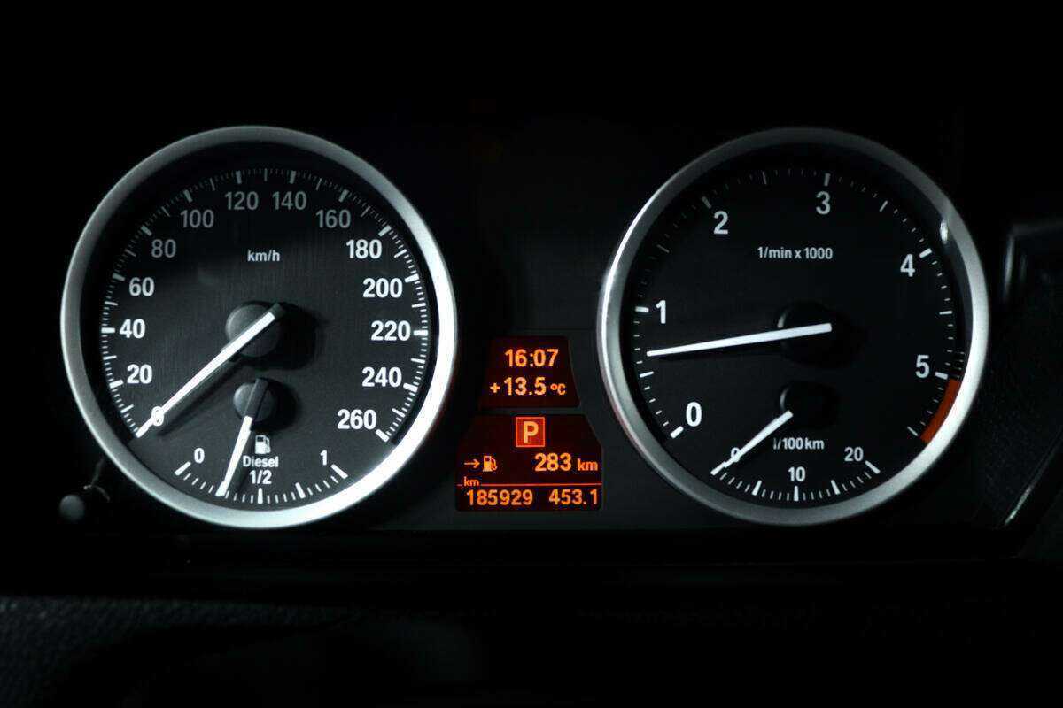 Б/У БМВ Икс6 2011 года. Фото: #9