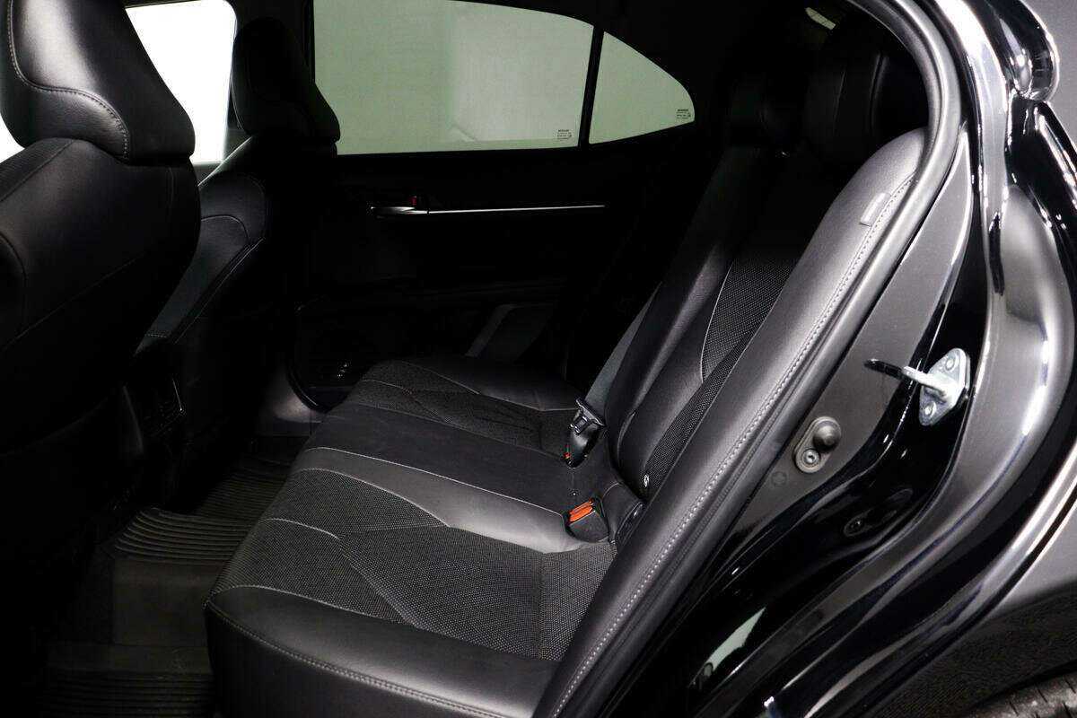 Б/У Тойота Камри 2021 года. Фото: #11