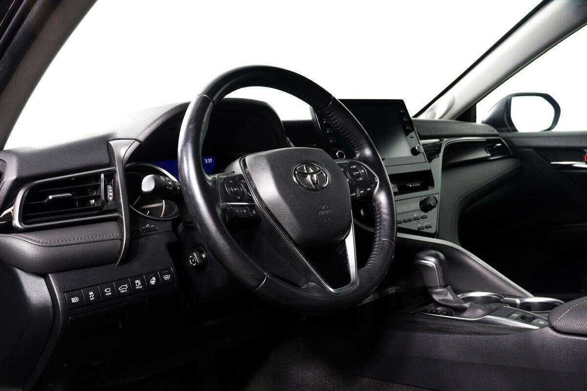 Б/У Тойота Камри 2021 года. Фото: #12