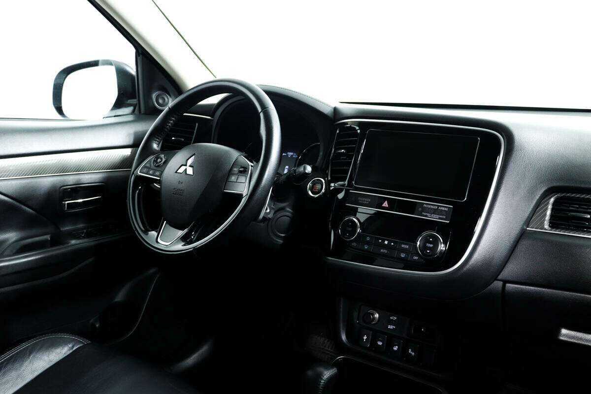 Б/У Митсубиши Оутлэндер 2019 года. Фото: #8