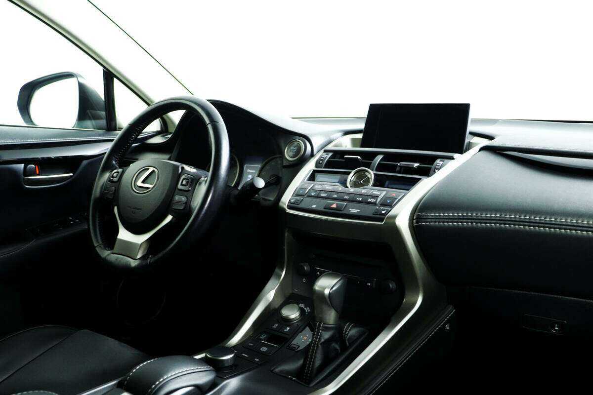 Б/У Лексус Н-Икс 2016 года. Фото: #8