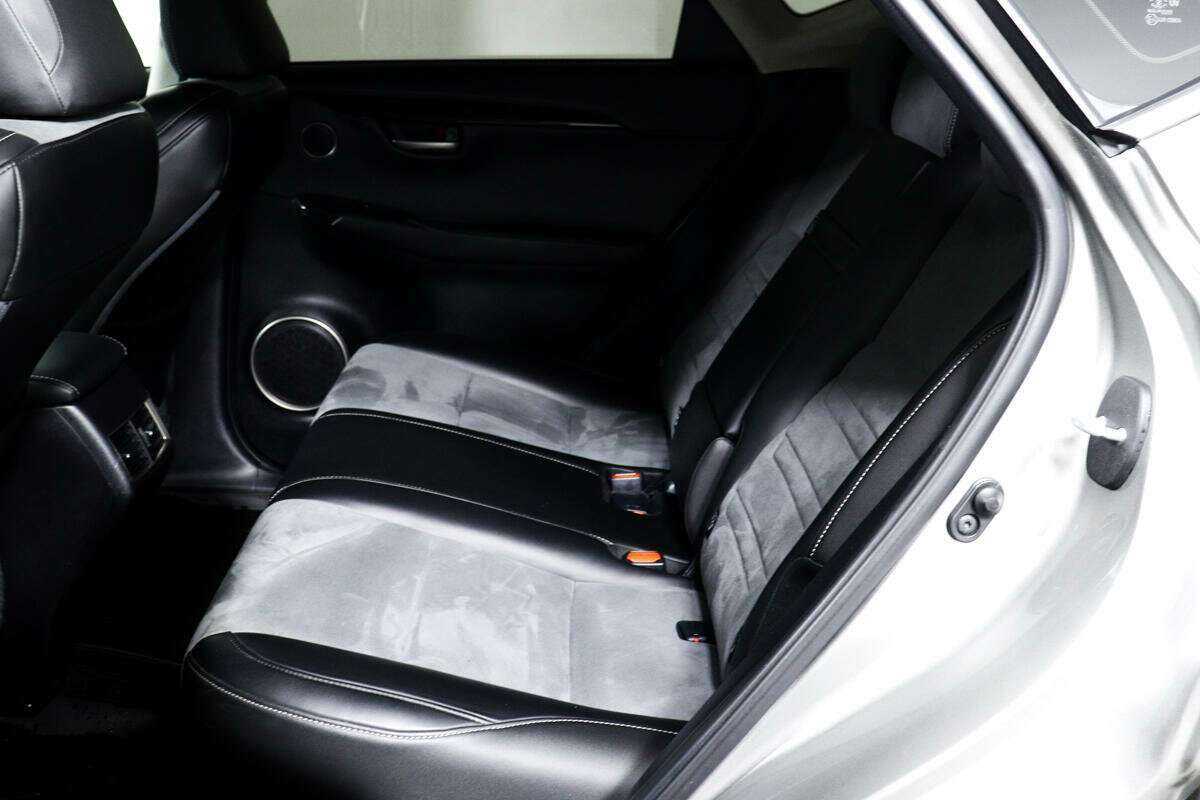 Б/У Лексус Н-Икс 2016 года. Фото: #11