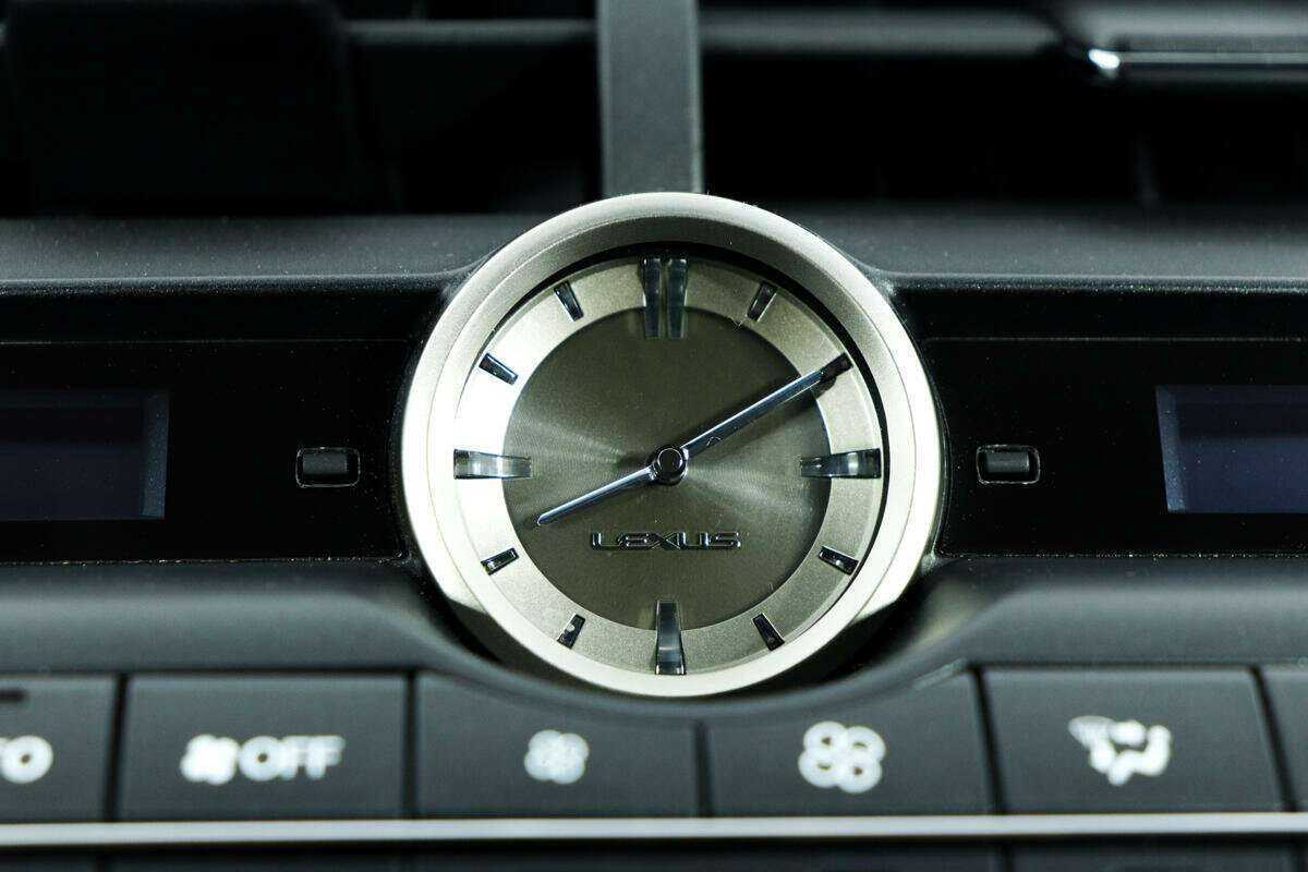 Б/У Лексус Н-Икс 2016 года. Фото: #14