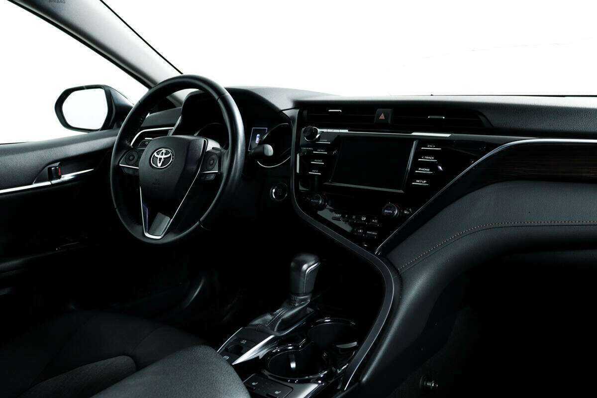 Б/У Тойота Камри 2019 года. Фото: #7