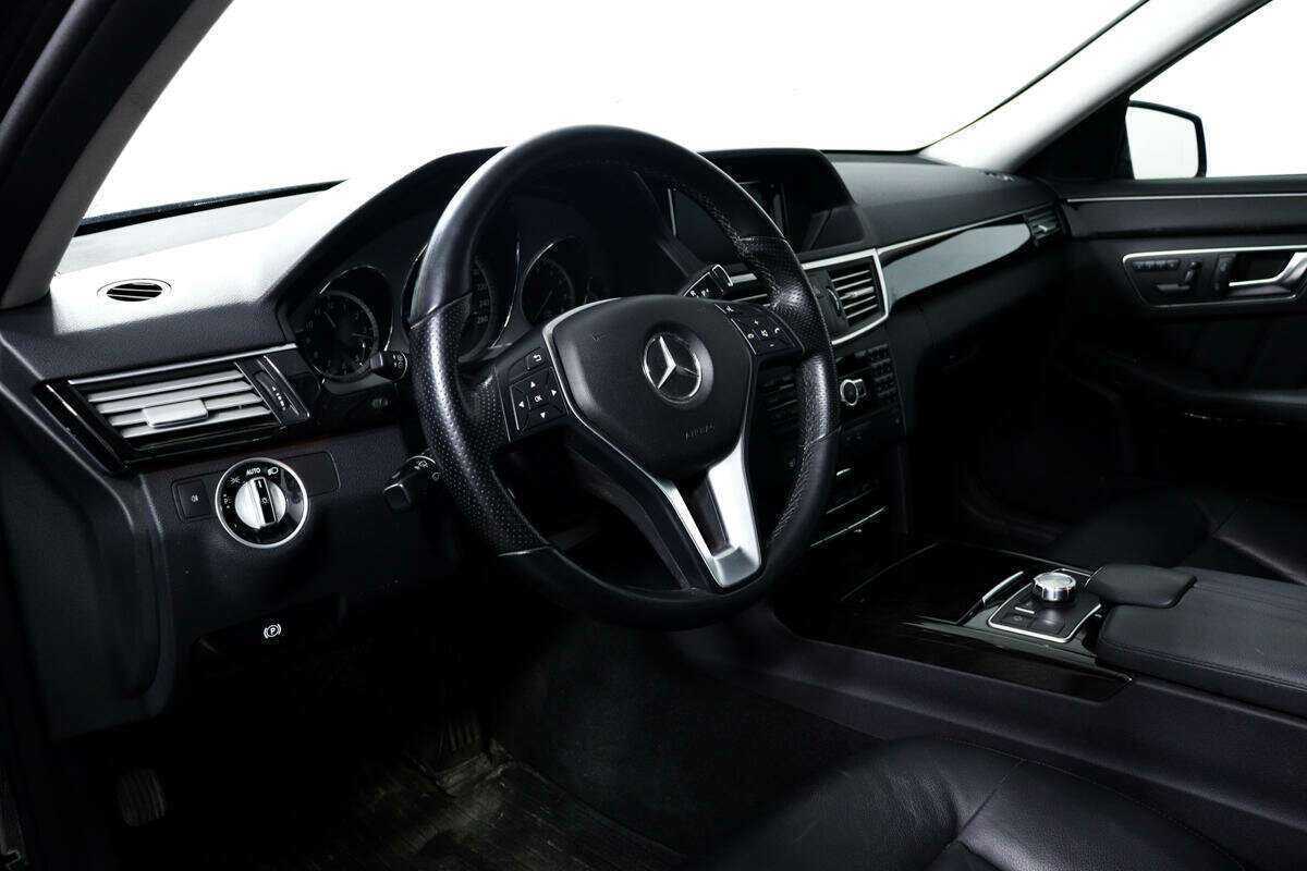 Б/У Мерседес-Бенц Е-Класс 2012 года. Фото: #12