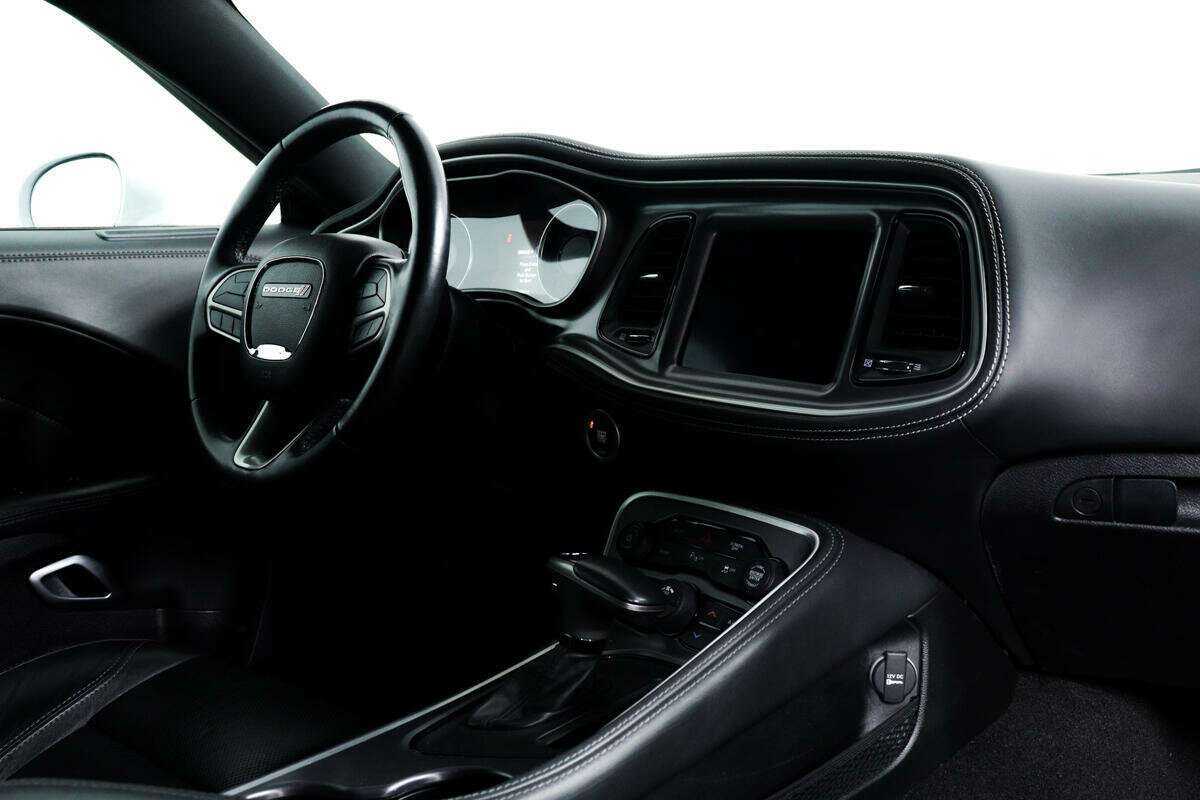 Б/У Додж Челленджер 2020 года. Фото: #7