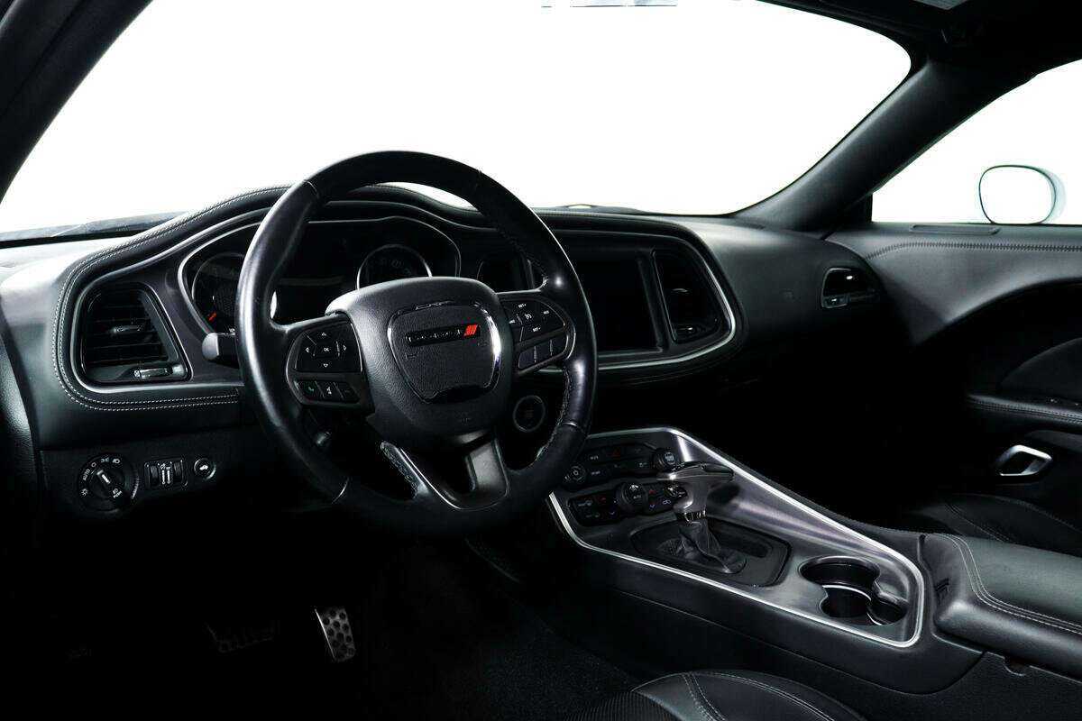 Б/У Додж Челленджер 2020 года. Фото: #11