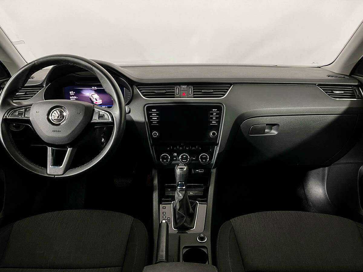 Б/У Шкода Октавия 2018 года. Фото: #11