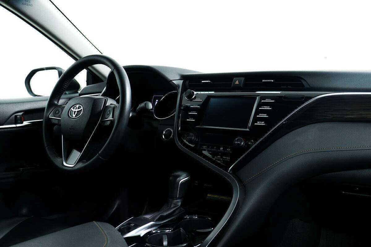 Б/У Тойота Камри 2018 года. Фото: #8