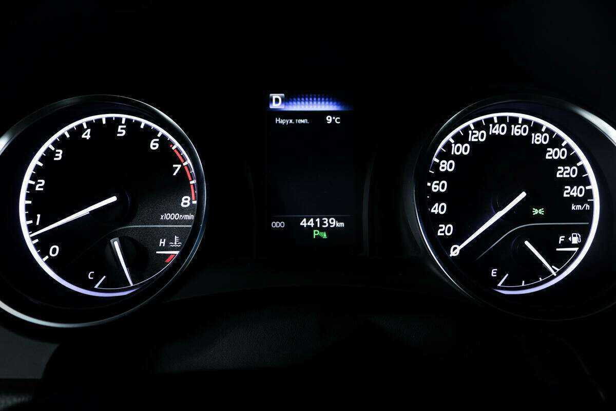 Б/У Тойота Камри 2018 года. Фото: #9