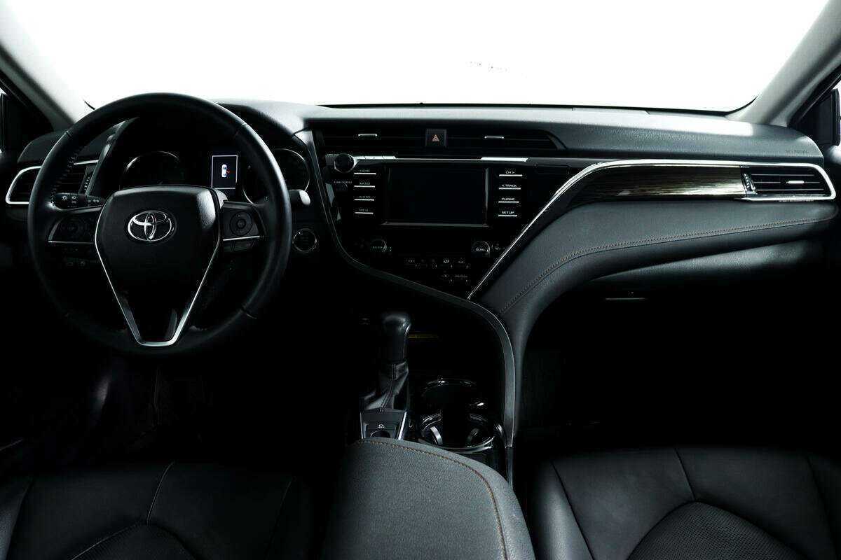 Б/У Тойота Камри 2018 года. Фото: #10